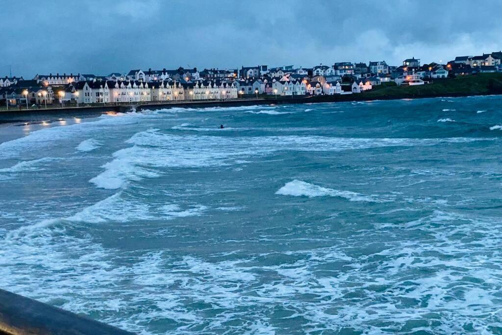 Luxurious Beach Front Apartment In Portrush Extérieur photo